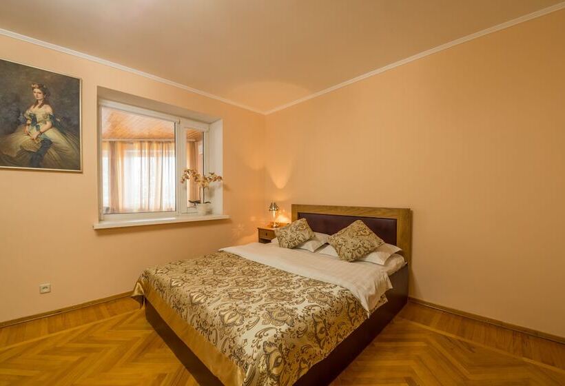 اتاق خانوادگی, North Star