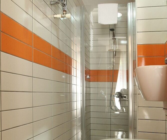 اتاق استاندارد سه نفره, Sirkeci Park