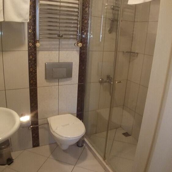 اتاق استاندارد سه نفره, Sirkeci Park