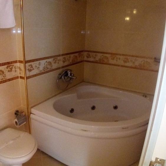 اتاق استاندارد سه نفره, Sirkeci Park