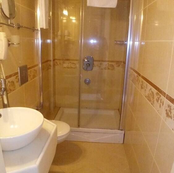 اتاق استاندارد سه نفره, Sirkeci Park