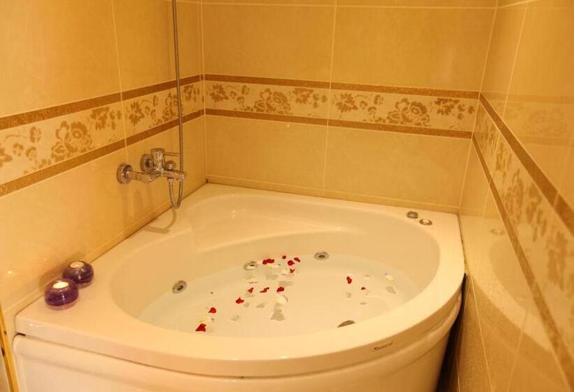 اتاق استاندارد سه نفره, Sirkeci Park