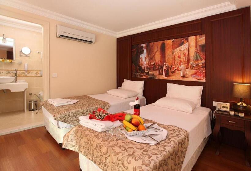 اتاق استاندارد سه نفره, Sirkeci Park