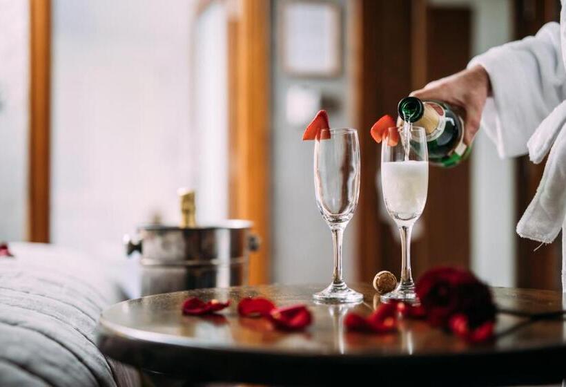 סוויטה דלוקס, The Valley Hotel & Carriage Gardens