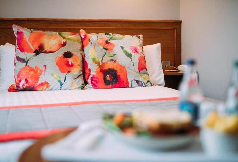Номер Стандарт, The Valley Hotel & Carriage Gardens