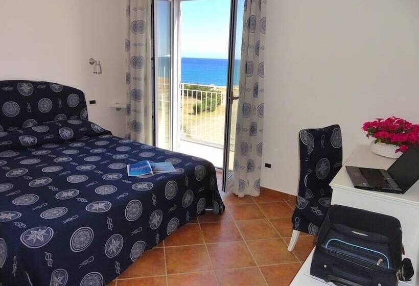 اتاق استاندارد چهار تخته با چشم‌انداز دریا, Yachting Club Mare
