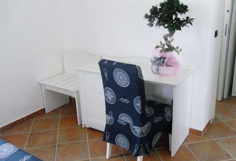 带海景标准四人间, Yachting Club Mare