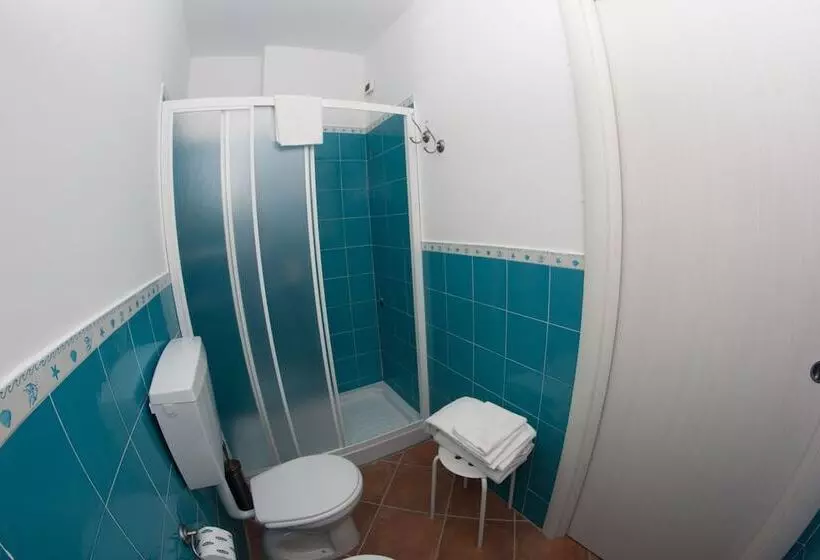 اتاق استاندارد چهار تخته با چشم‌انداز دریا, Yachting Club Mare