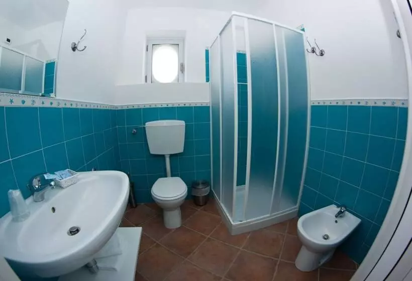 اتاق استاندارد چهار تخته با چشم‌انداز دریا, Yachting Club Mare