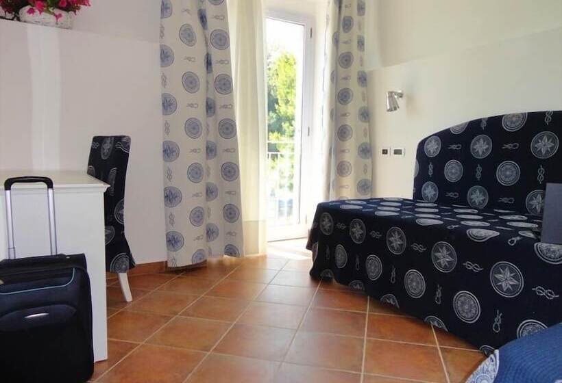 四人标准间, Yachting Club Mare