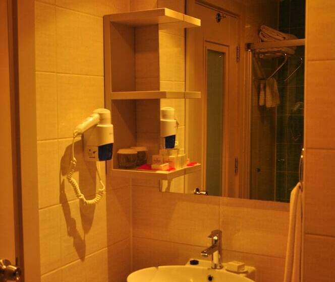 家庭间, Port Side Resort All Inclusive