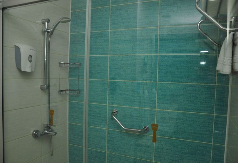 家庭间, Port Side Resort All Inclusive