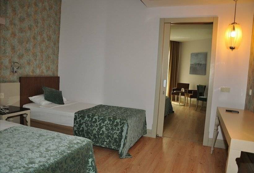 家庭间, Port Side Resort All Inclusive