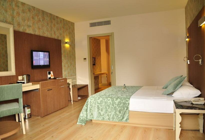 家庭间, Port Side Resort All Inclusive