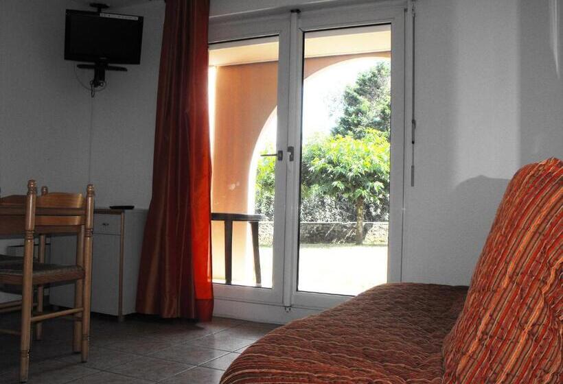 דירת חדר בקומת קרקע, Mer Et Golf