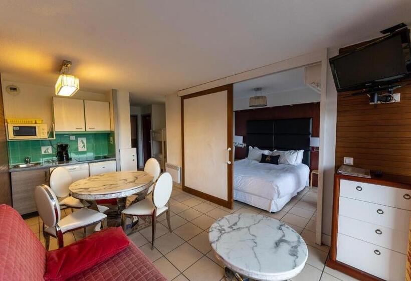 דירת חדר בקומת קרקע, Mer Et Golf