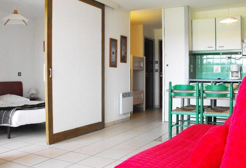 דירת חדר בקומת קרקע, Mer Et Golf