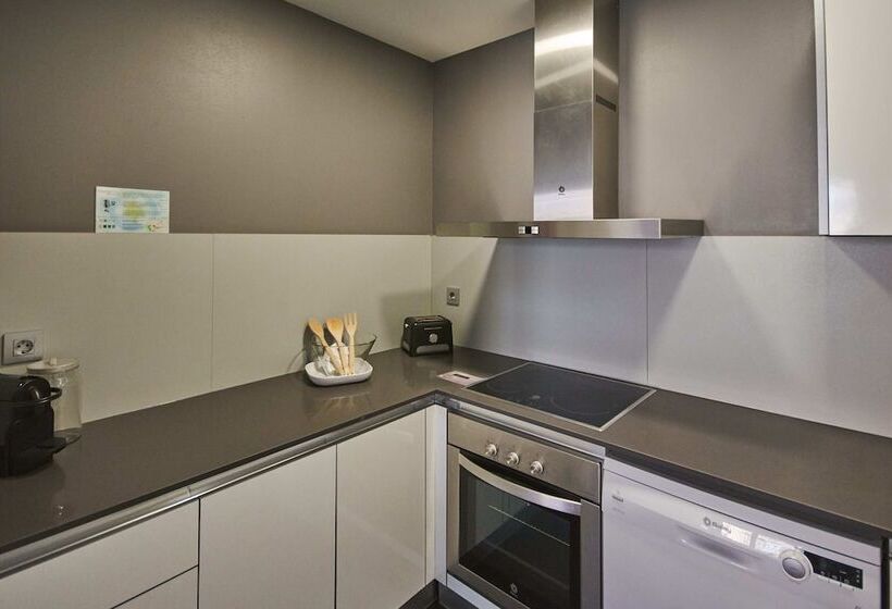 آپارتمان 2 خوابه, Sensation Sagrada Familia