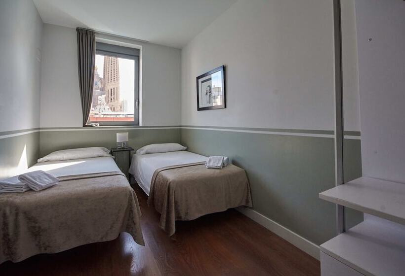 آپارتمان سوپریور 4 خوابه, Sensation Sagrada Familia