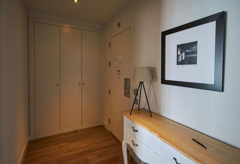 آپارتمان سوپریور 4 خوابه, Sensation Sagrada Familia