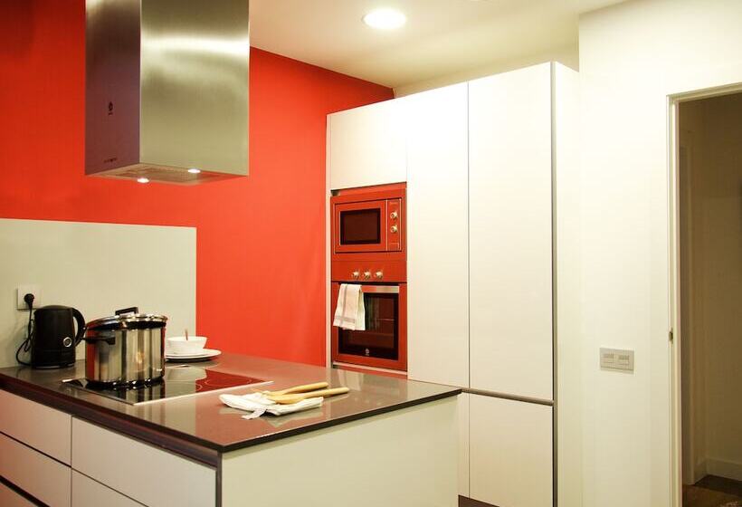 آپارتمان سوپریور 4 خوابه, Sensation Sagrada Familia