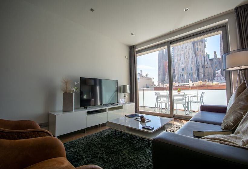 آپارتمان سوپریور 4 خوابه, Sensation Sagrada Familia