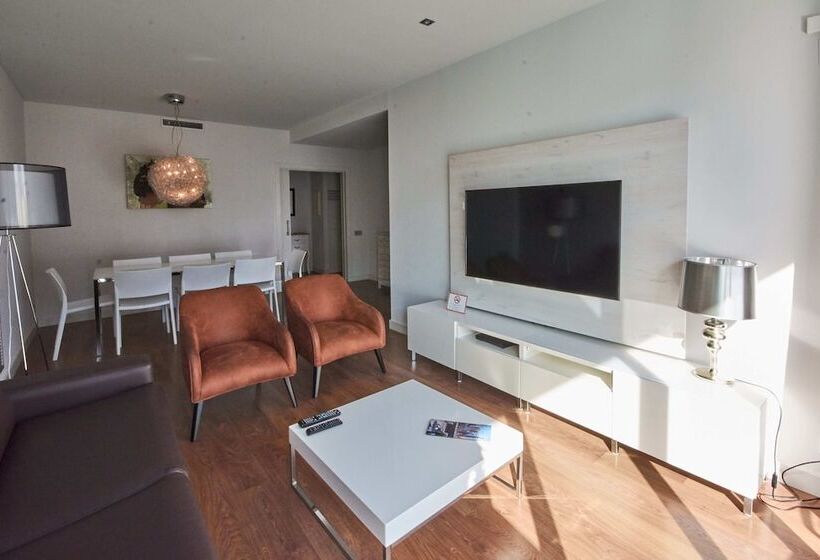 آپارتمان سوپریور 4 خوابه, Sensation Sagrada Familia