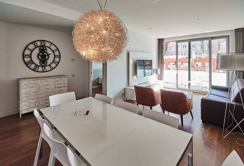 آپارتمان سوپریور 4 خوابه, Sensation Sagrada Familia