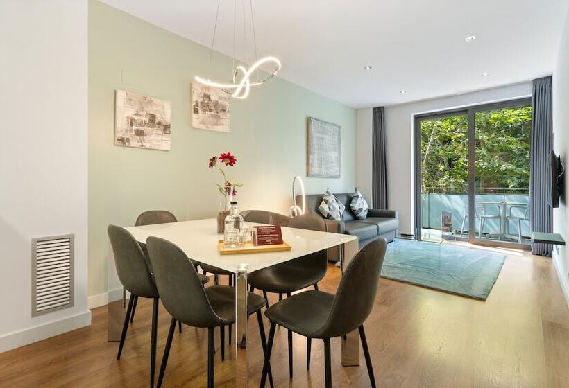 آپارتمان 2 خوابه, Sensation Sagrada Familia