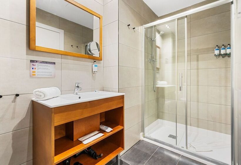 آپارتمان سوپریور 4 خوابه, Sensation Sagrada Familia