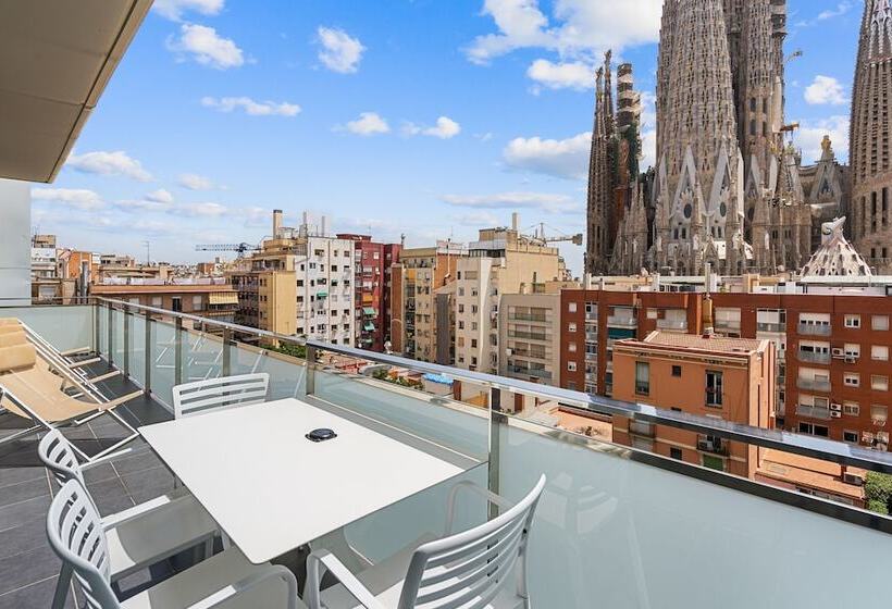 آپارتمان سوپریور 4 خوابه, Sensation Sagrada Familia