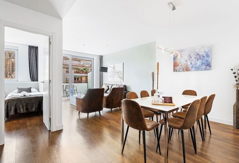 آپارتمان سوپریور 4 خوابه, Sensation Sagrada Familia