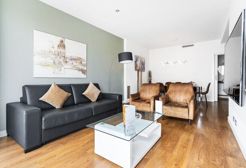 آپارتمان سوپریور 4 خوابه, Sensation Sagrada Familia