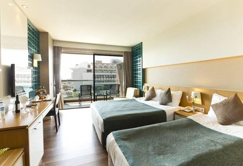 غرفة قياسية إطلالة جانبية علي البحر, Sherwood Dreams Resort