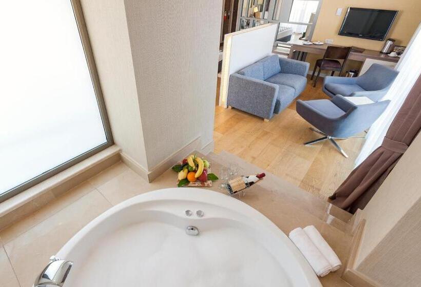 غرفة ديلوكس مزوَّدة بجاكوزي, Sherwood Dreams Resort