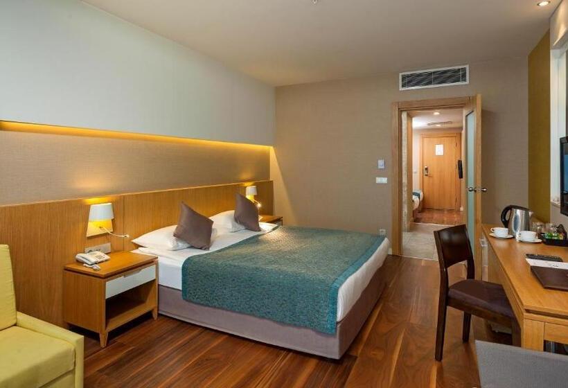 غرفة قياسية إطلالة جانبية علي البحر, Sherwood Dreams Resort