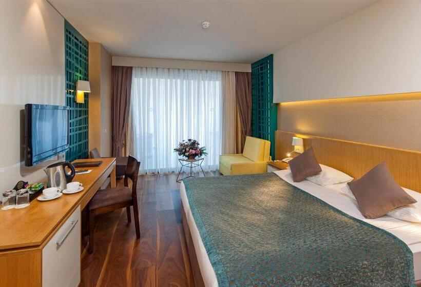 غرفة قياسية ثلاثية, Sherwood Dreams Resort