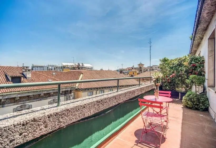 آپارتمان 1 خوابه با تراس, Milhouse Suites Duomo