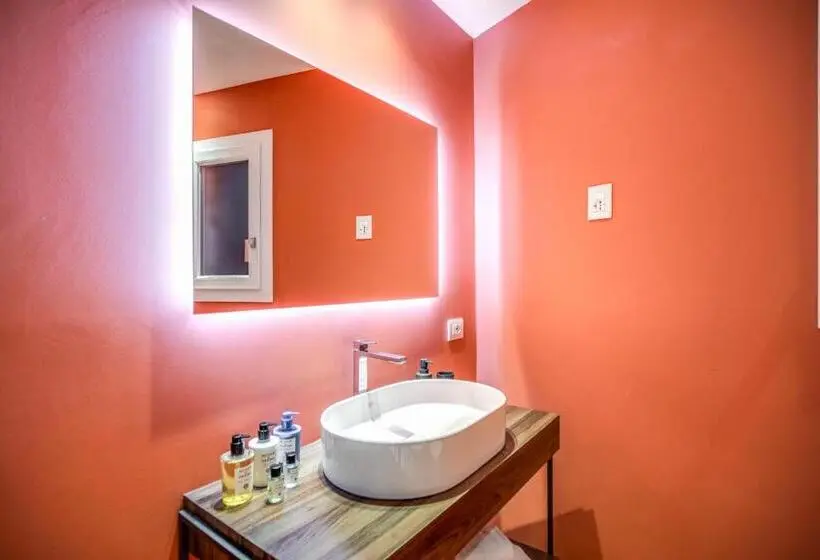 استودیوی لوکس, Milhouse Suites Duomo