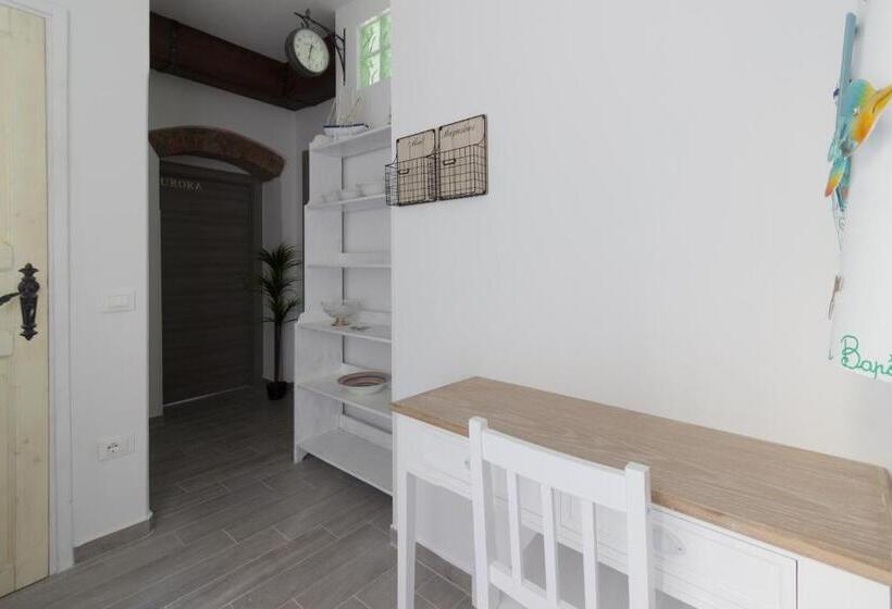 اتاق استاندارد چهار تخته با چشمانداز دریا, Casato Bapo Camera Panoramica Aurora