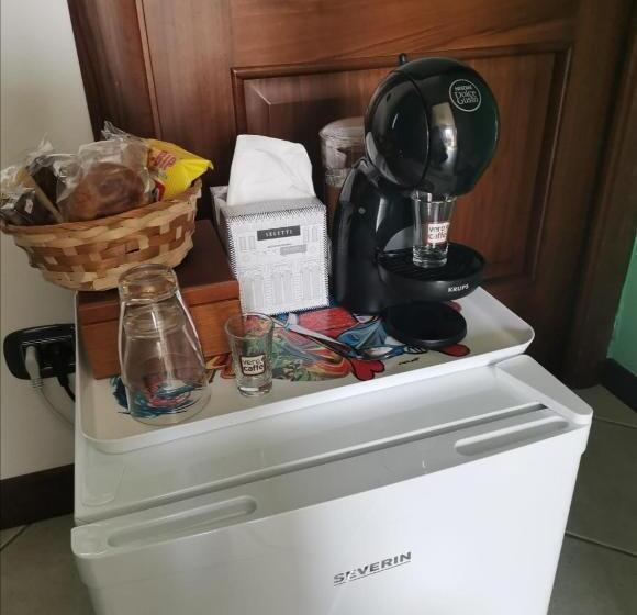 标准三人间, Maryhouse