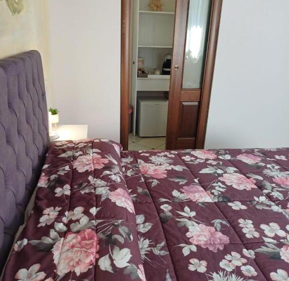 舒适三人间, Maryhouse