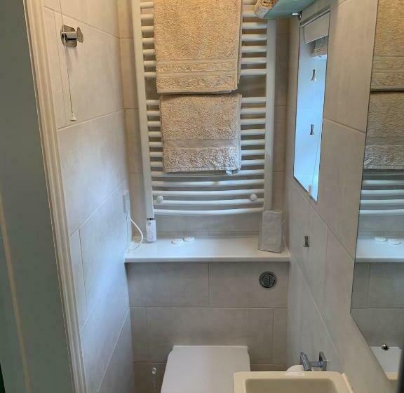 غرفة قياسية, Deverill End