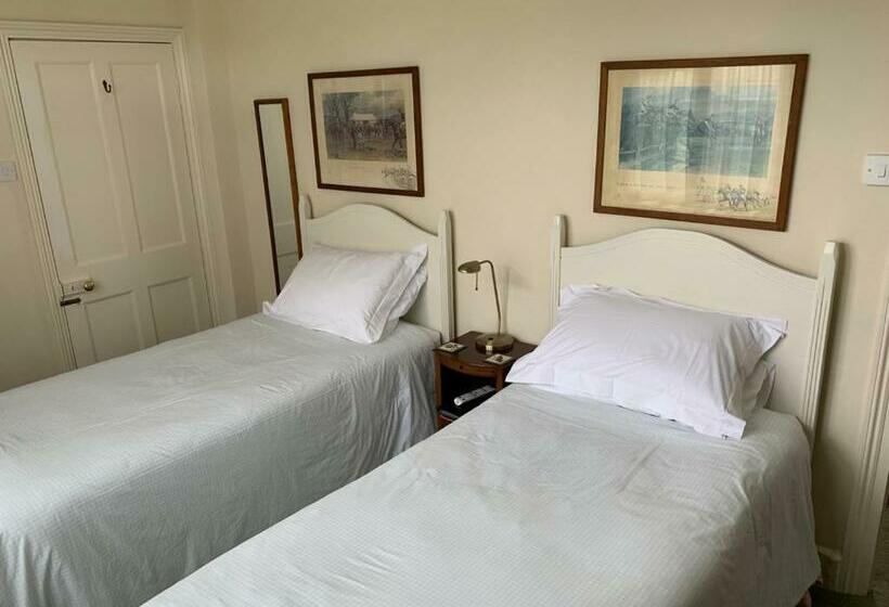 غرفة قياسية, Deverill End