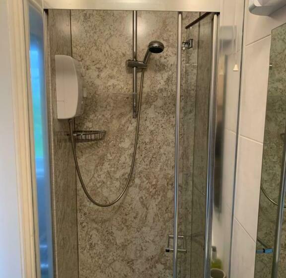 غرفة قياسية, Deverill End