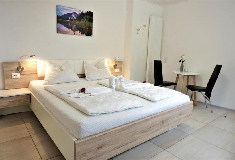 스탠다드 룸, Zum Schwarzen Kus