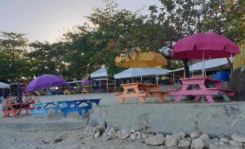 آپارتمان 1 خوابه با تراس, Mactan Newtown With Sun Set And Garden View