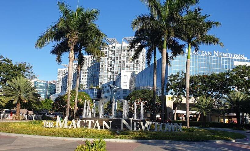 آپارتمان 1 خوابه با تراس, Mactan Newtown With Sun Set And Garden View