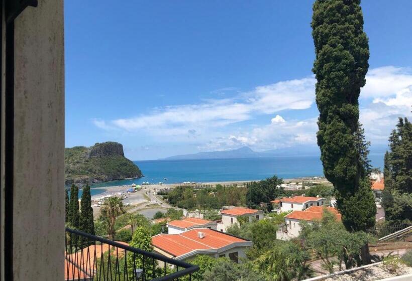 Стандартный внешний трехместный номер с ванной комнатой, Villa Nappi Bed & Breakfast