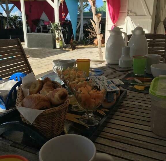 اتاق استاندارد با چشمانداز استخر, Au Bel Vue Chez Sandrine